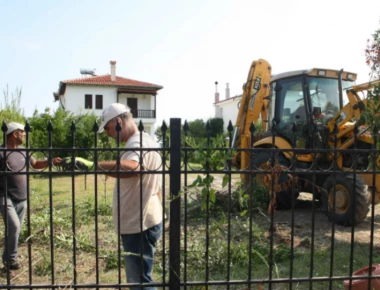 Χαλκιδική: Συνεχίζεται το γκρέμισμα των αυθαίρετων μαντρών
